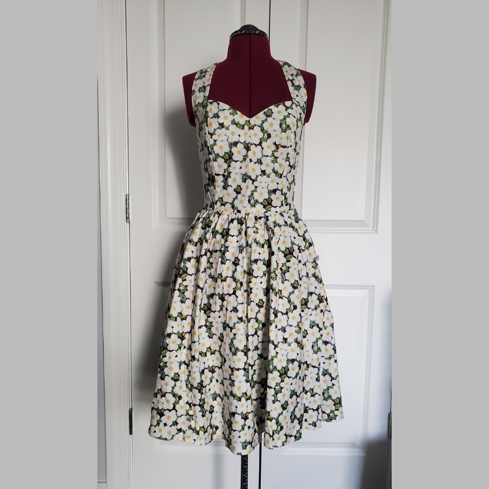 Bernie Dexter fit and flare daisy halter dress m with POCKETS!
